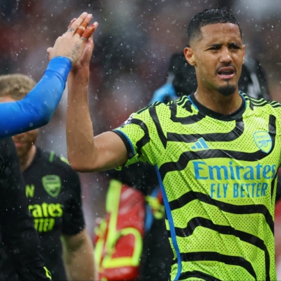 william-saliba-arsenal-david-raya.jpg
