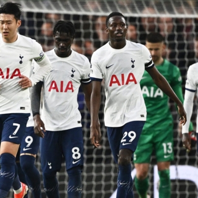 tottenham-players-including-emerson-royal.jpg
