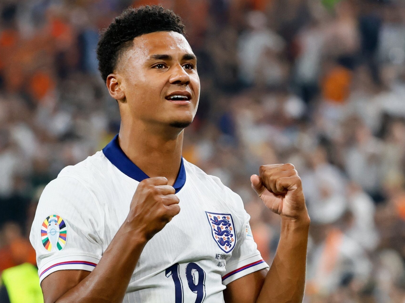 ollie-watkins-celebrates-for-england.jpg