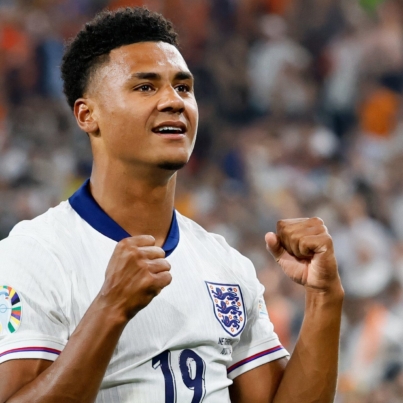 ollie-watkins-celebrates-for-england.jpg