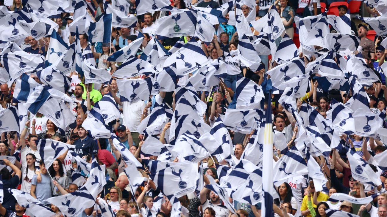 tottenham-fans-premier-league.jpg