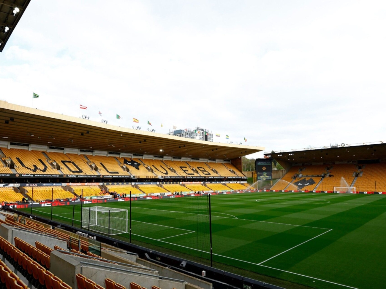 wolves-palace-molineux.jpg