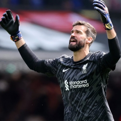 1727501402_liverpool-goalkeeper-alisson-becker.jpg