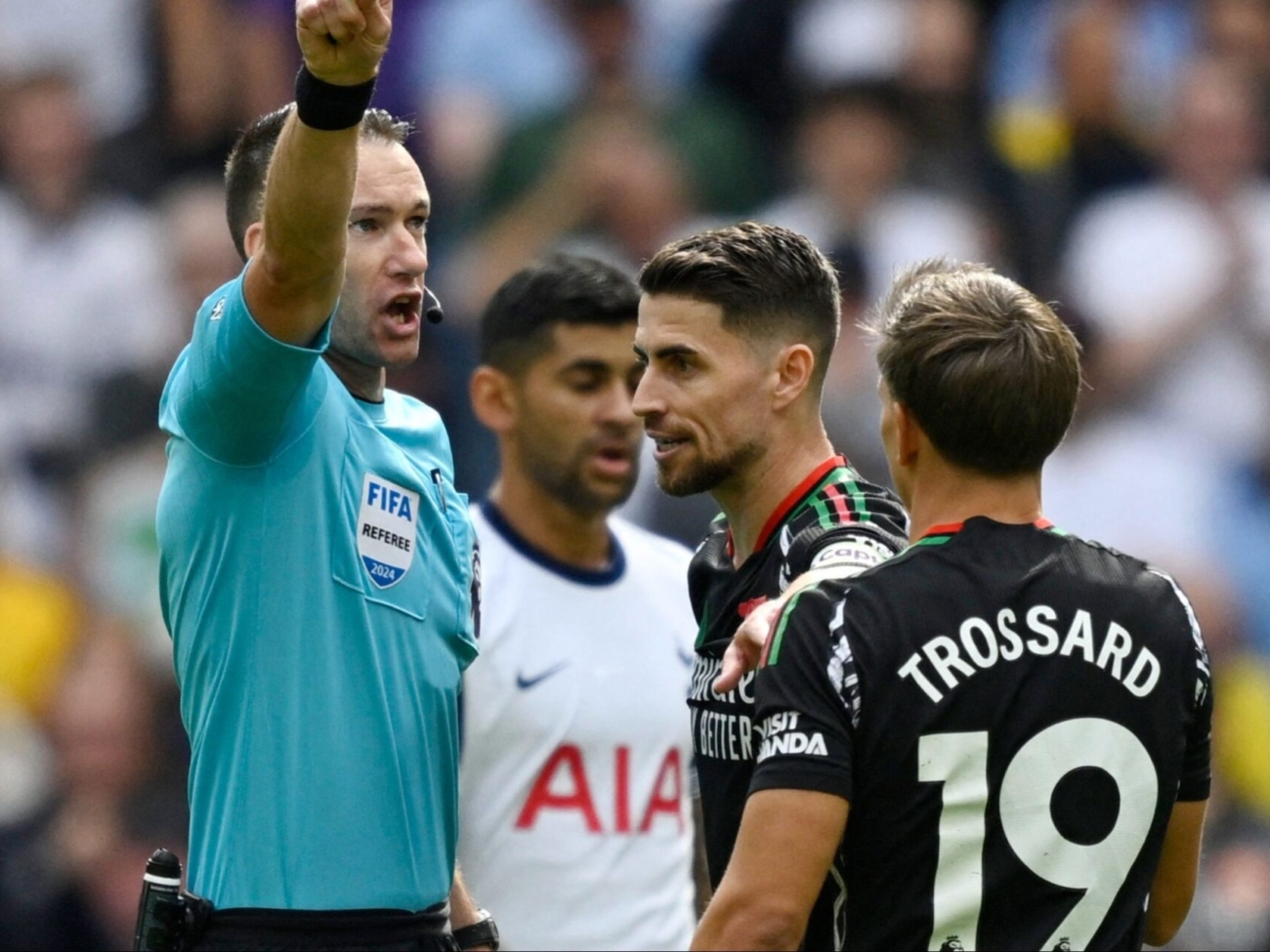 trossard-jorginho-arsenal-tottenham.jpg
