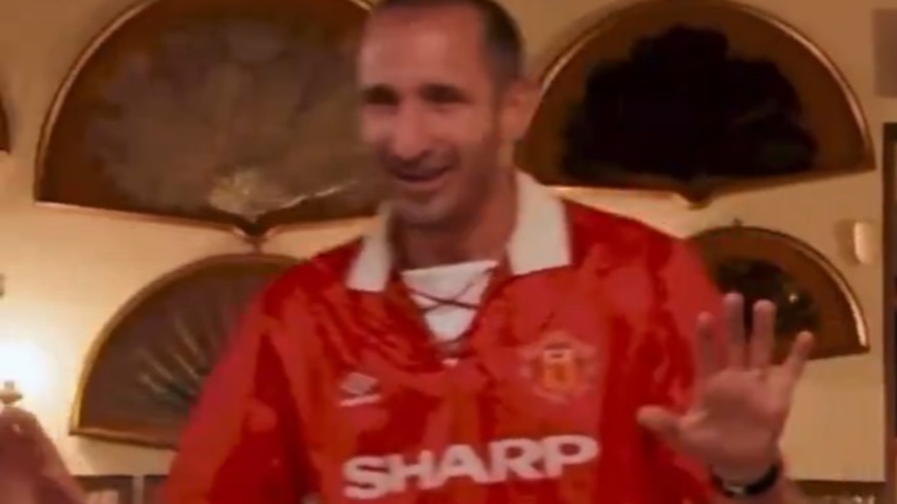 chiellini-manutdshirt.jpg