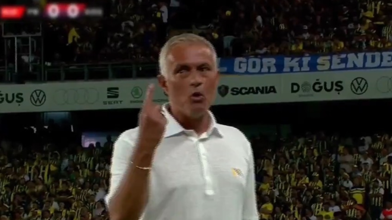 mourinho-yellowcard.jpg