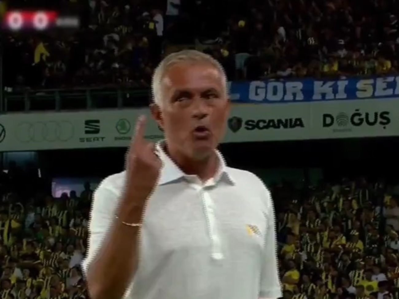 mourinho-yellowcard.jpg