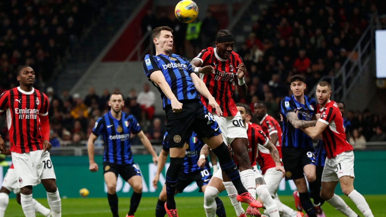 ac-milan-s-tammy-abraham-in-action-with-inter-milan-s-benjamin-pavard.JPG