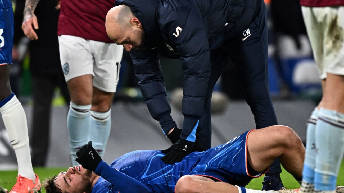chelsea-s-marc-guiu-reacts-after-sustaining-an-injury.JPG