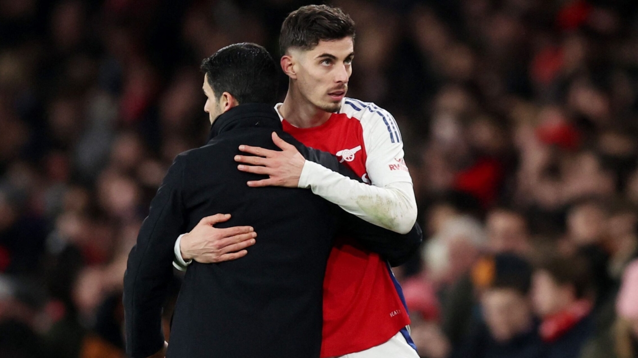 arsenal-s-kai-havertz-with-manager-mikel-arteta-after-being-substitutedarsenal-s-kai-havertz-with-ma.jpeg