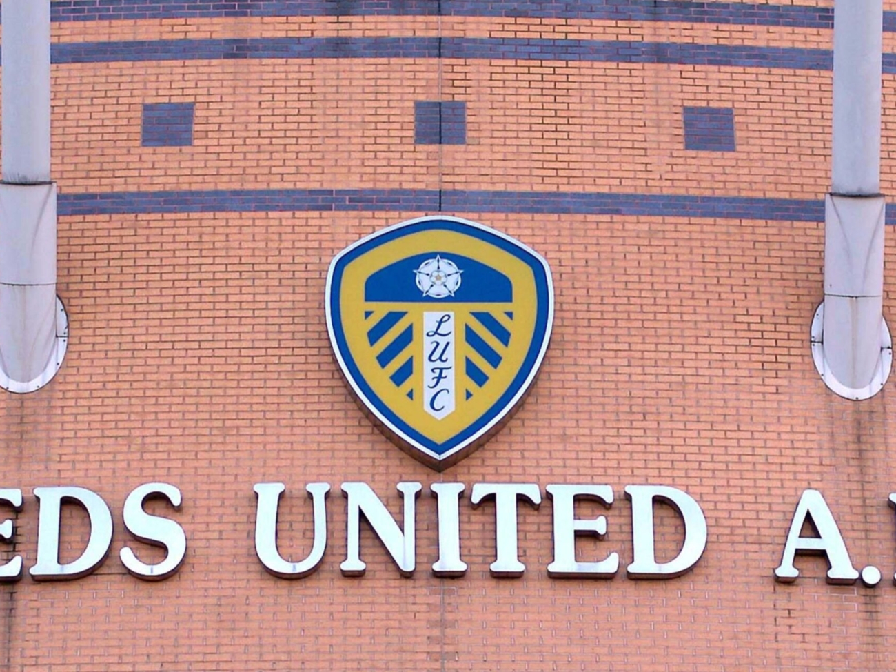 leeds-united-elland-roa-badge.jpg