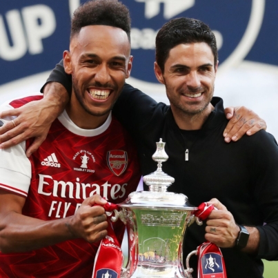 arsenal-fa-cup-trophy-aubameyang-mikel-arteta.jpg