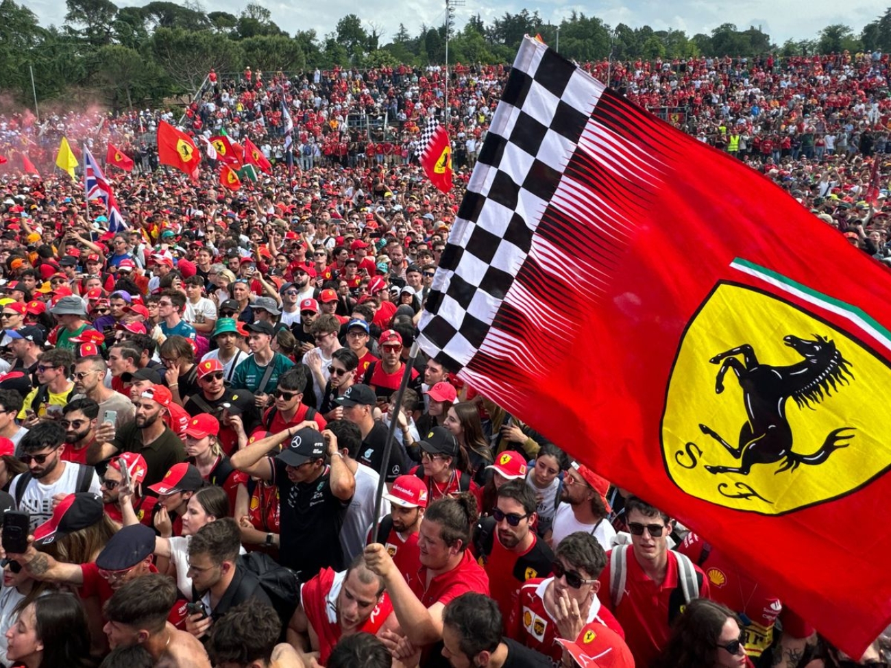 skysports-ferrari-fans-supporters_6915469.jpg