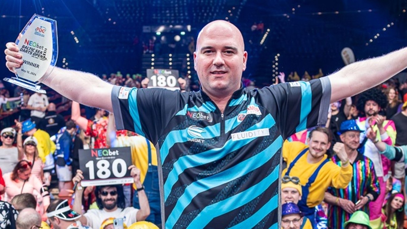 skysports-rob-cross-darts_6961926.jpg