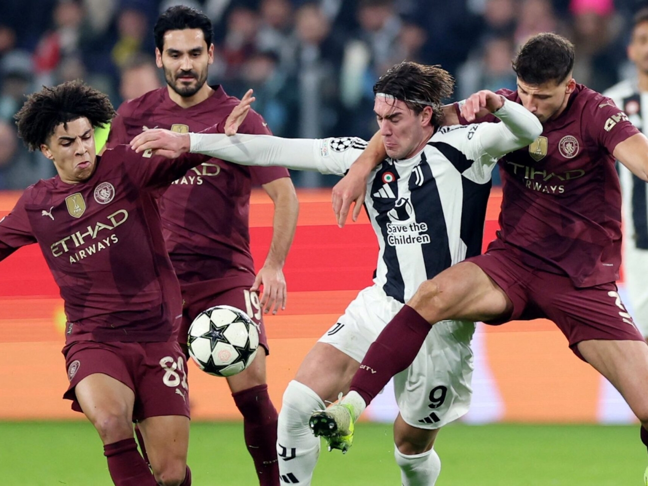 juventus-dusan-vlahovic-in-action-with-manchester-city-s-ruben-dias-and-rico-lewis.JPG