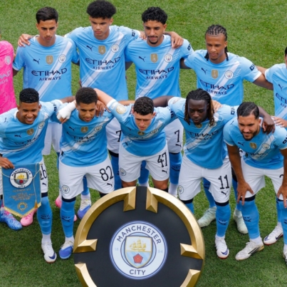 manchester-city-players-pose-for-a-team-group-photo-before-the-match.JPG