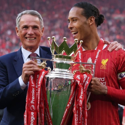 liverpool-legends-alan-hansen-and-virgil-van-dijk.jpg