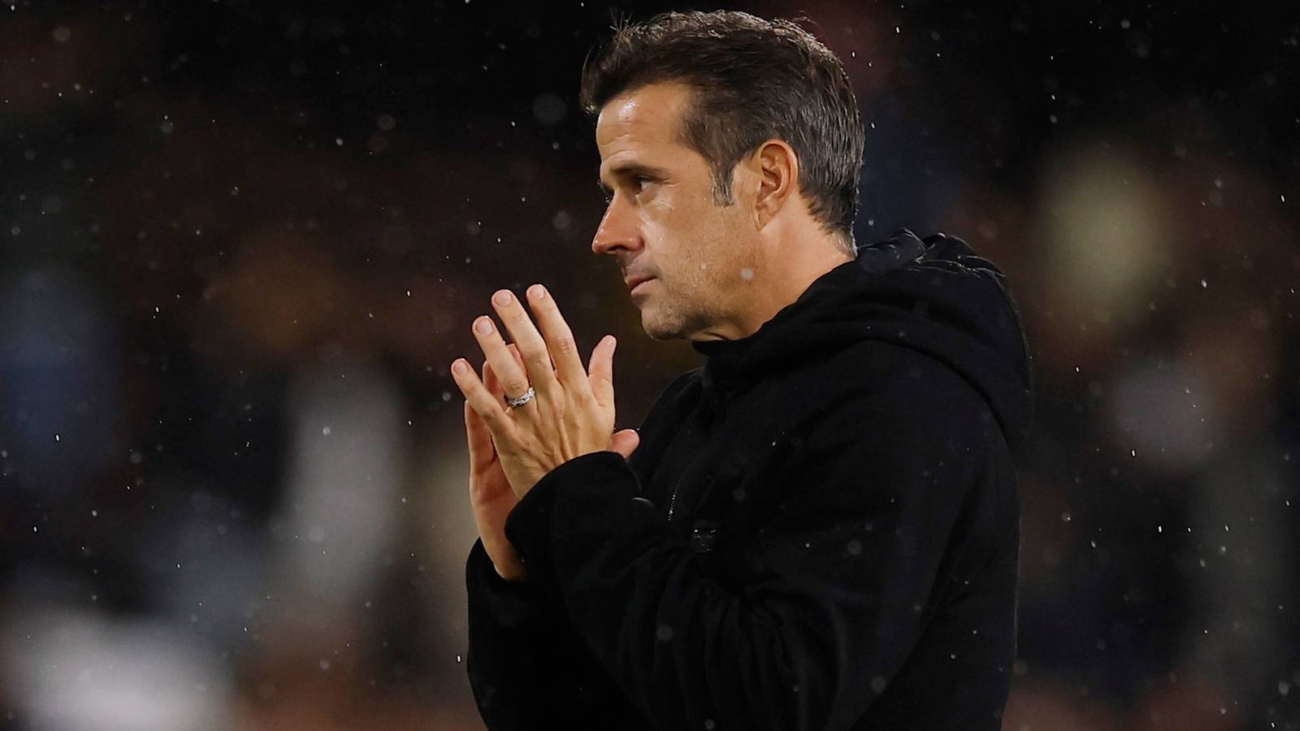 fulham-manager-marco-silva-applauds-their-fans-after-the-match.JPG