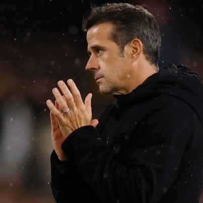 fulham-manager-marco-silva-applauds-their-fans-after-the-match.JPG